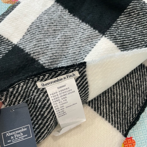 Warm scarf💕 - Picture 2 of 2